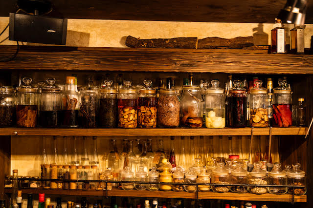 The curious library of herbs & spices